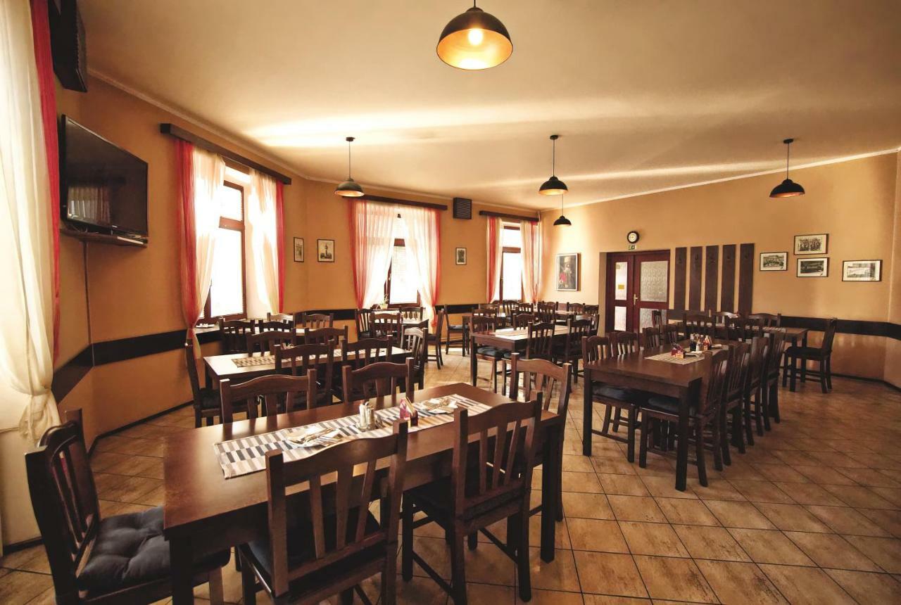 Restaurace A Penzion Praha Dolní Dunajovice Extérieur photo